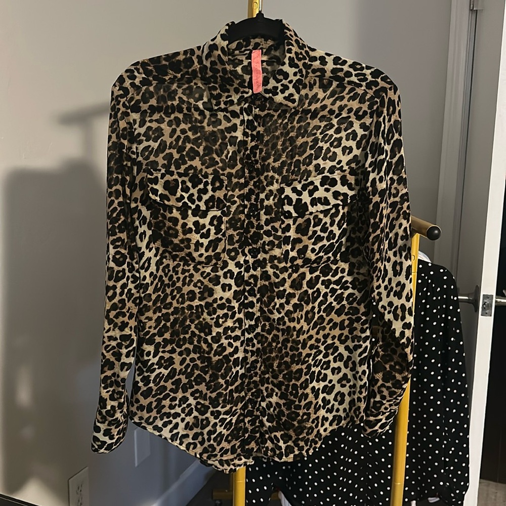 Sheer on Animal Print TREND Cheetah print button up blouse Size Small